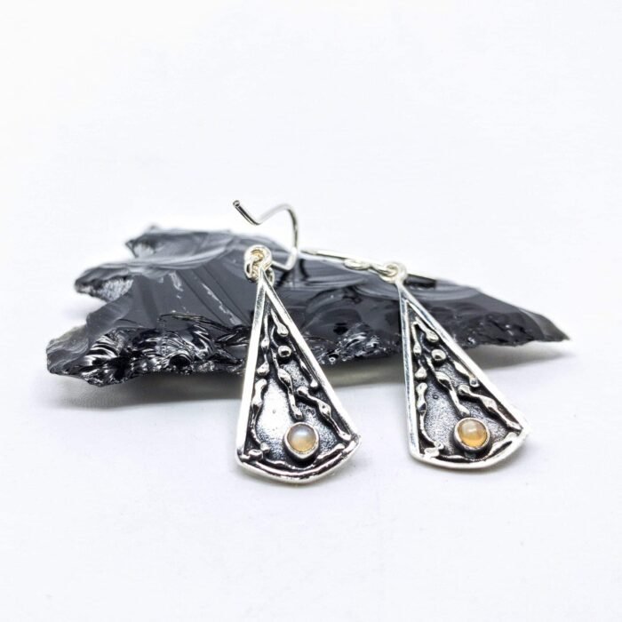 Aretes Hindú Triángulo con Piedra Engastada