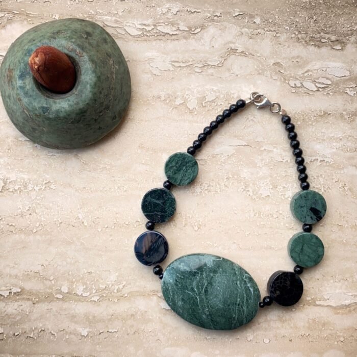 Pulsera Óvalo Jade Central y Jades Circulares con Ónix