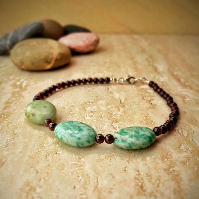 Pulsera Granate con 3 Jades